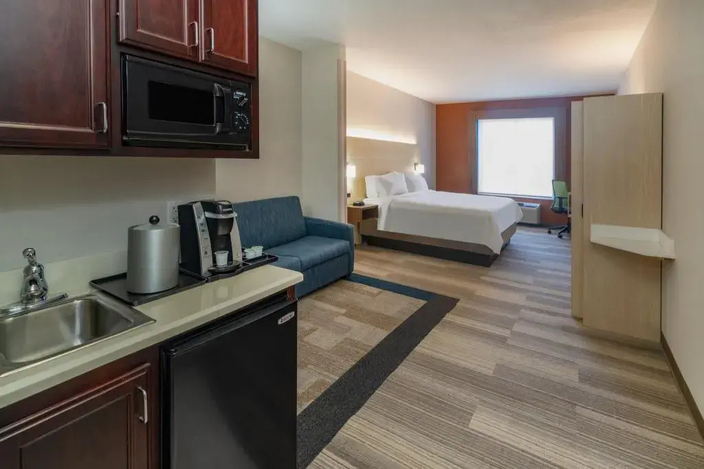 Holiday Inn Express Hotel & Suites Magee by IHG