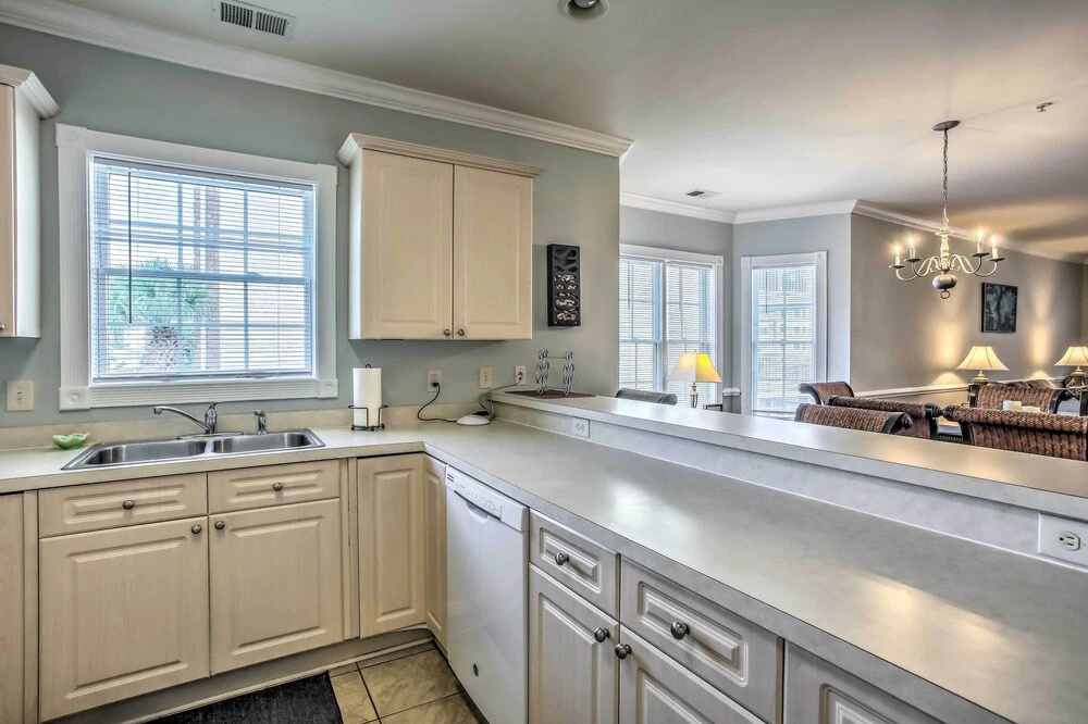 Chic Myrtle Beach Condo w/ Community Pool!