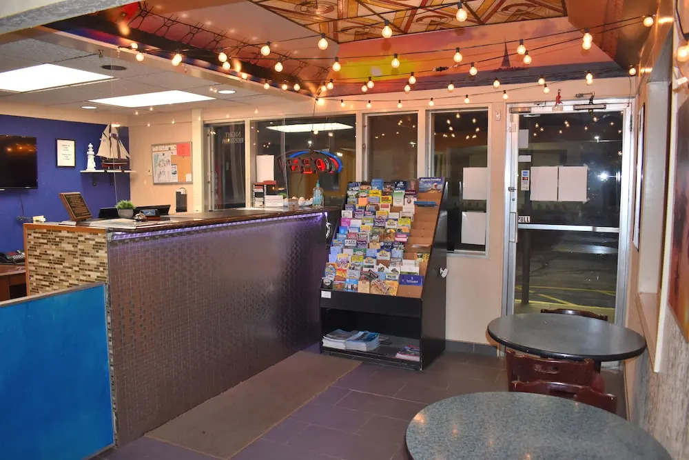 Great Lakes Inn & Suites