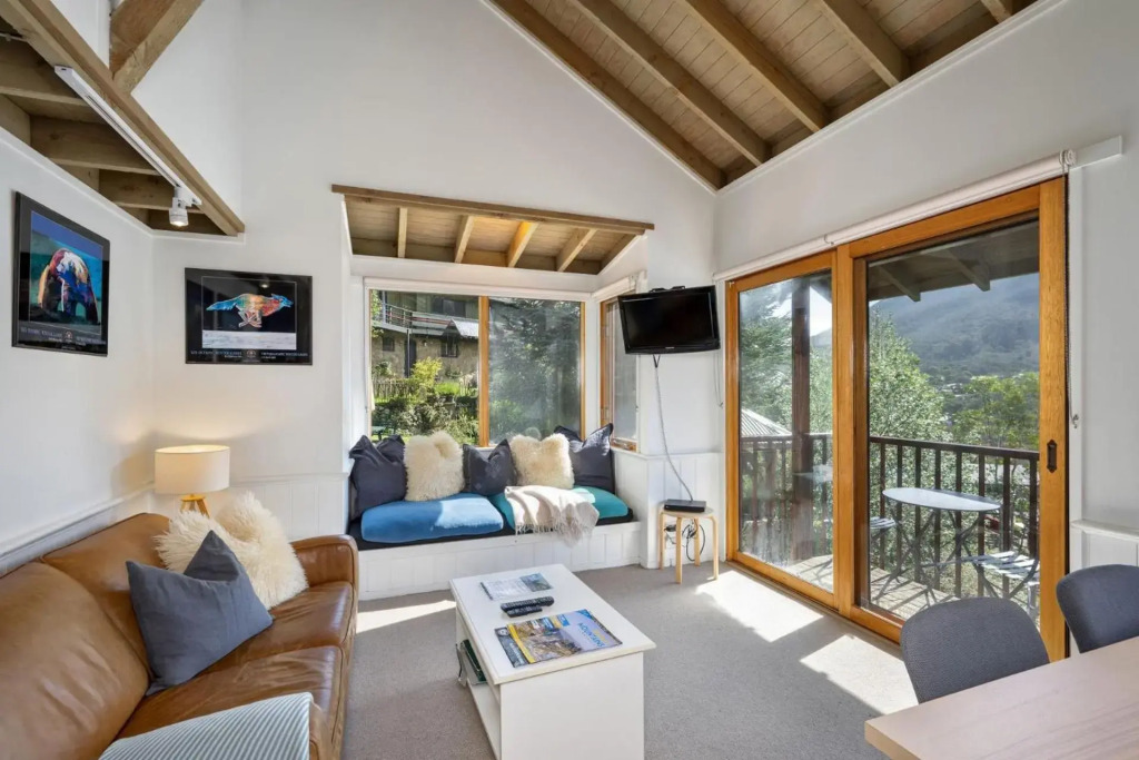 Banjo 1 bedroom with loft bunk room and amazing views