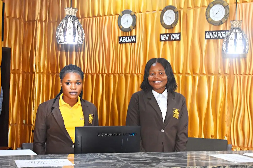Davis Hotel & Suites