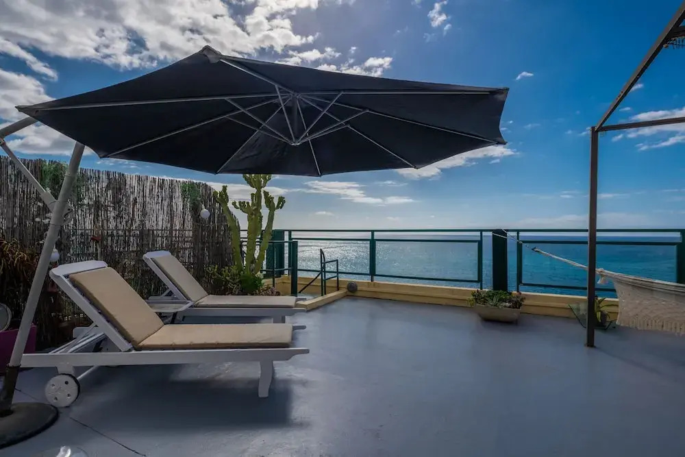 Charming Paint House Apartment in Pestana