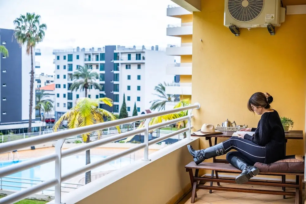 Lux Garden View by Homie
