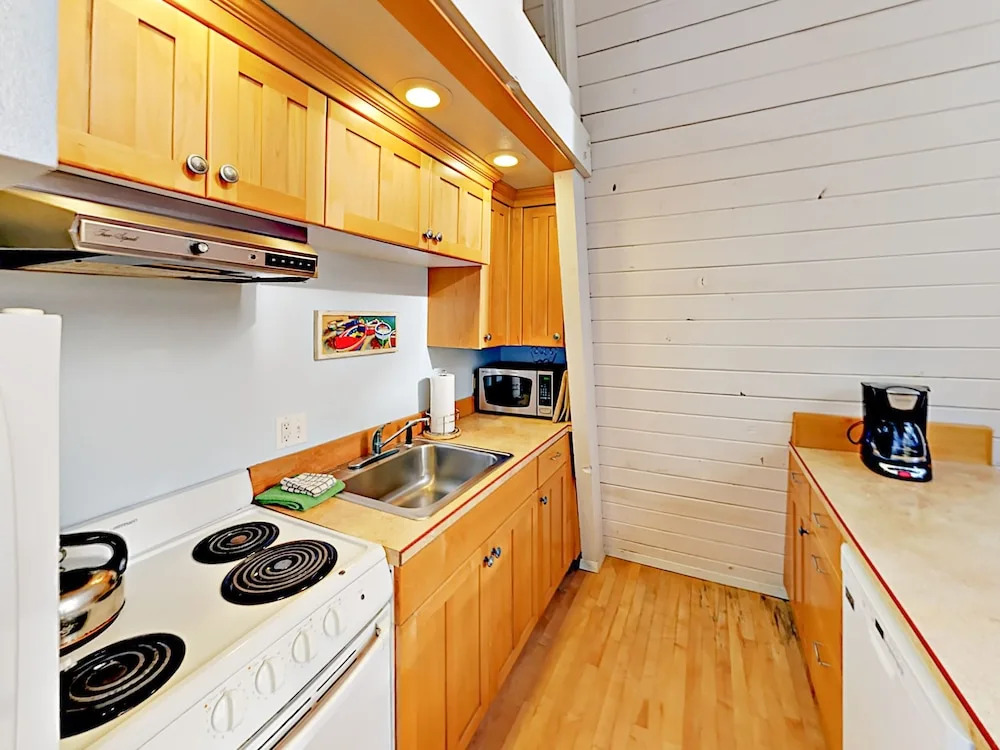 Norwester Upper Unit - 2 Br Duplex