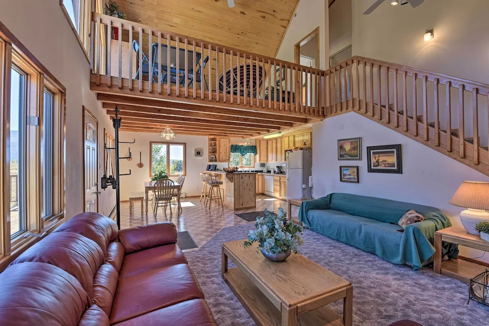 Questa Home w/ Views - 13 Mi to Red River Skiing!