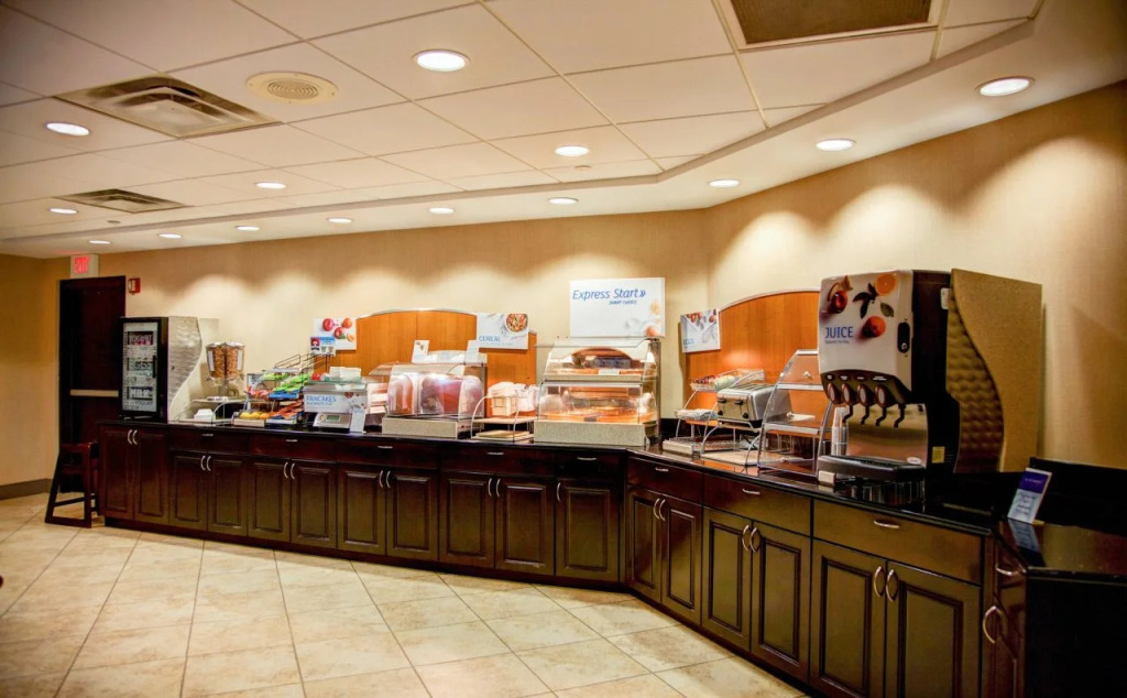 Country Inn & Suites by Radisson, Tyler University Area