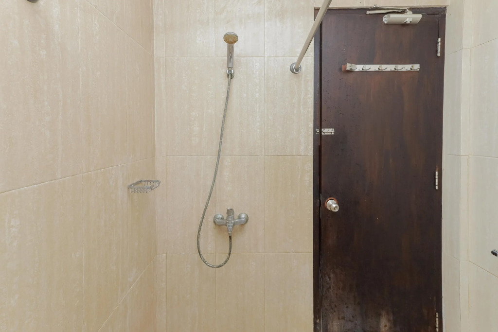 RedDoorz near Juanda Airport T1