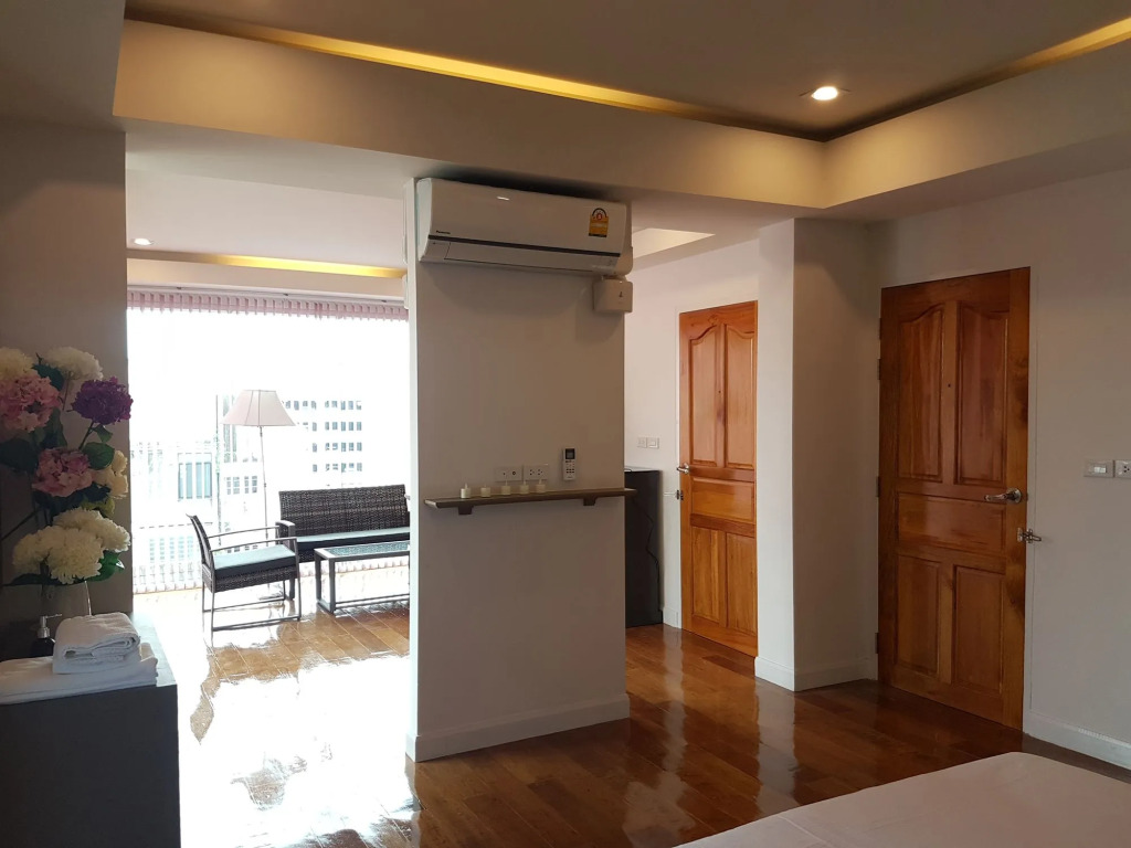S.E.T Thanmongkol Residence