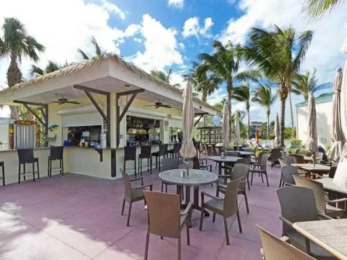 Sunny Ocean Village Beach Condo: Community Pool
