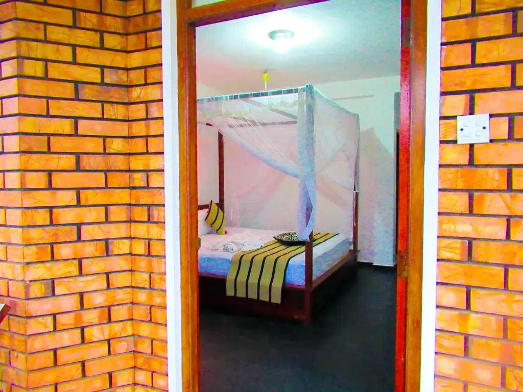 Shanika Beach Inn