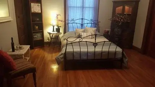 Springfield Arts Bed and Breakfast