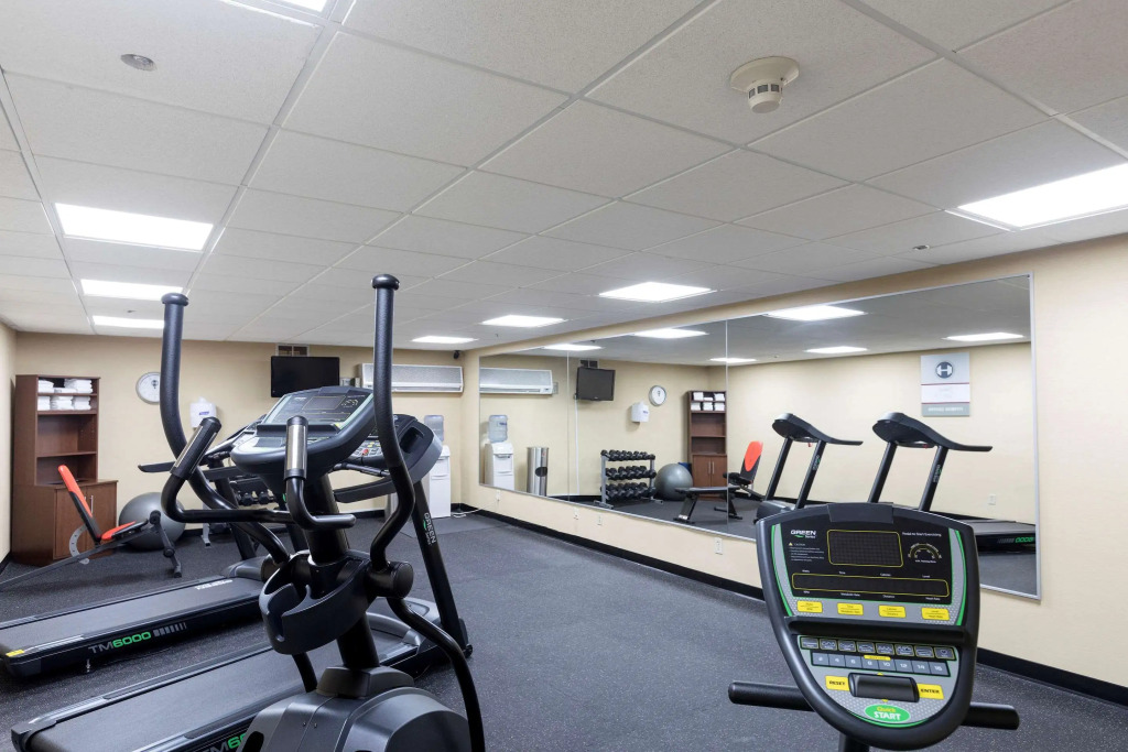 Clarion Hotel Detroit Metro Airport