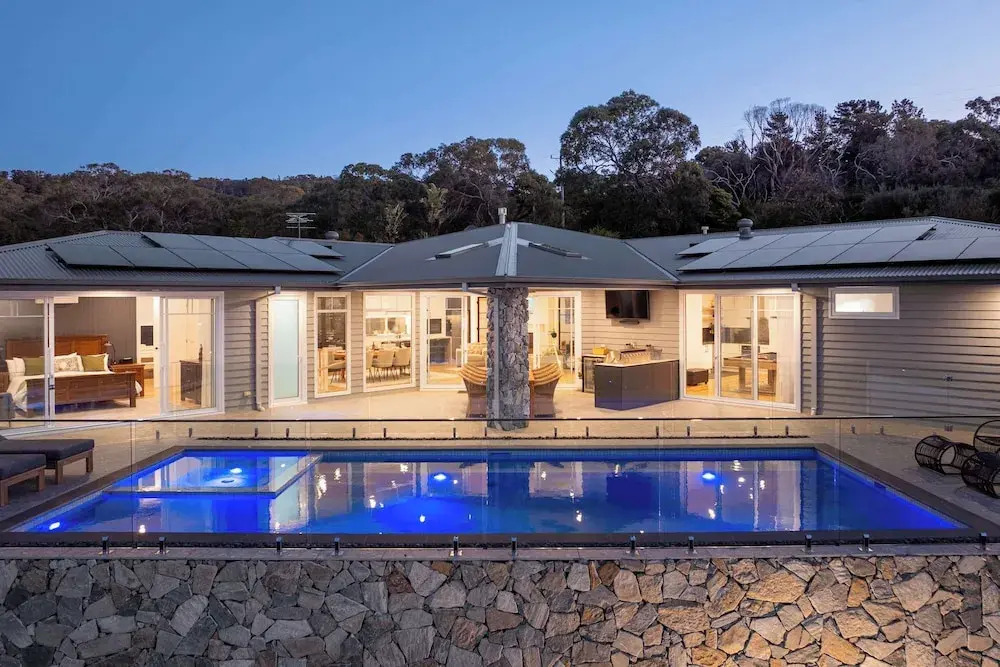 Baymere Pool Spa City Views