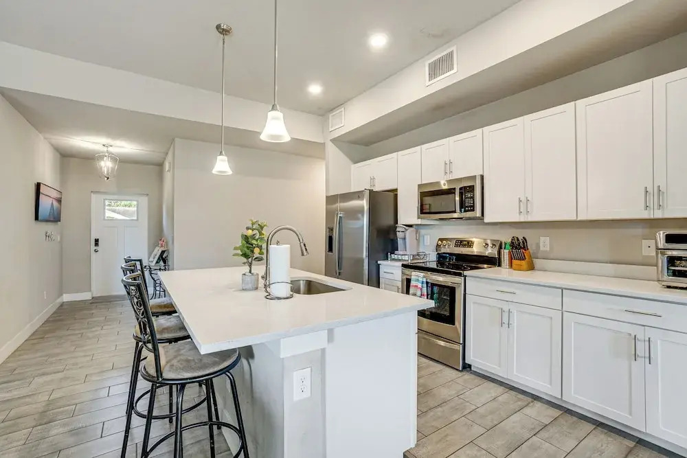 Golf, Shop & Beach-hop: Port Charlotte Gem w/ Yard