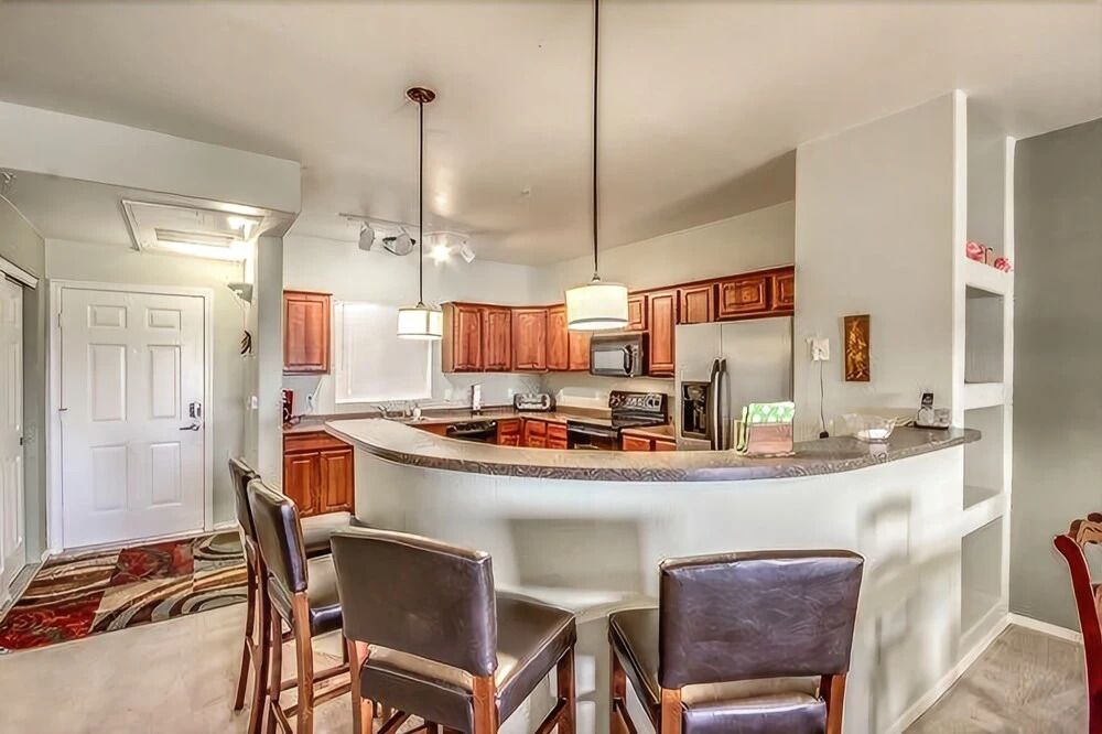 Devonshire #3032 - 2 Br condo by RedAwning