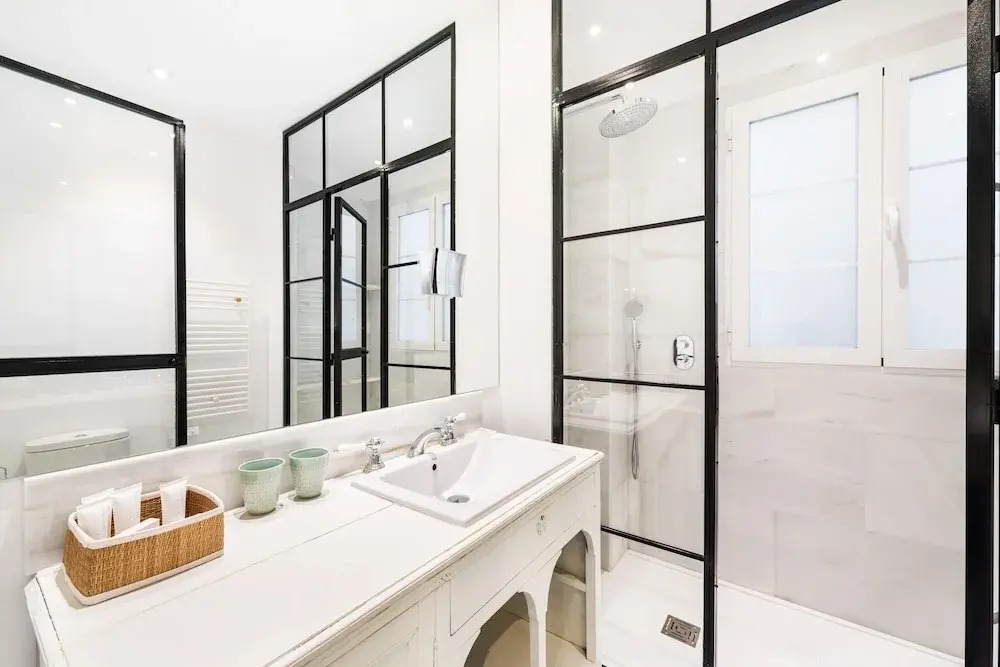 2 Bd Apartment Exclusive Location in Golden Mile. Velazquez II
