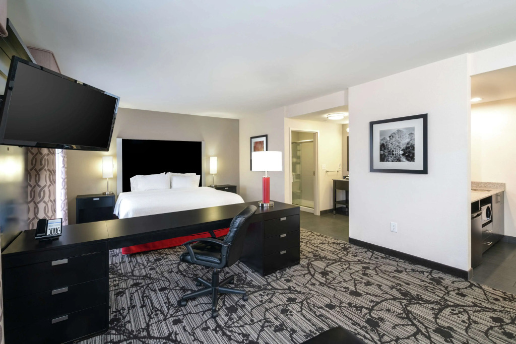Hampton Inn and Suites Roanoke Airport/Valley View Mall