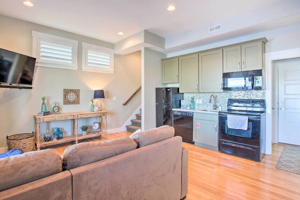 Garden City Gem: Private Hot Tub & Game Room