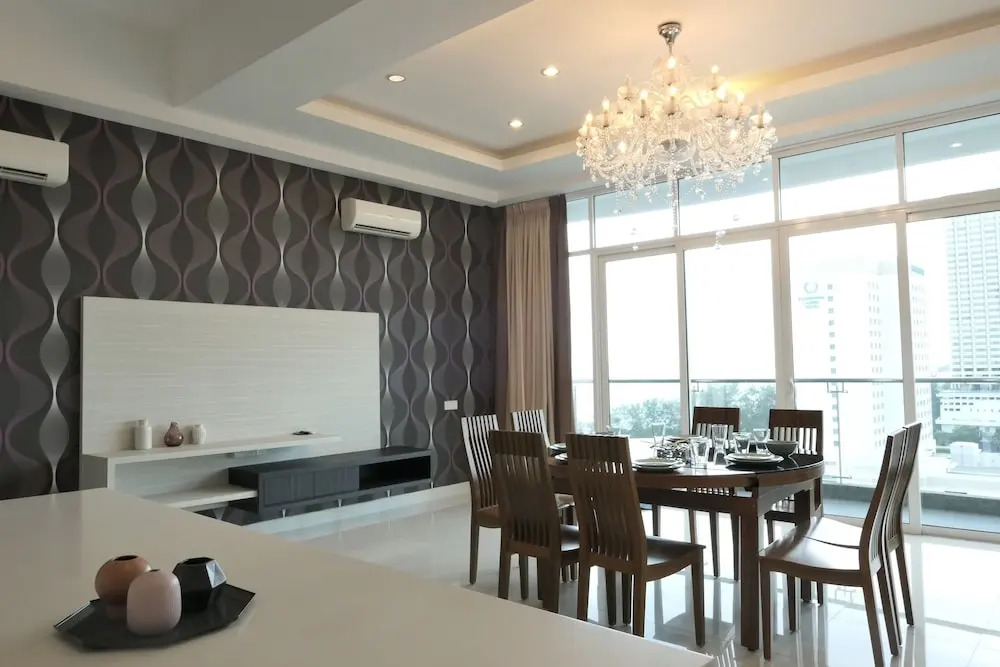 Gurney Seafront Supercondo 4B Penthouse