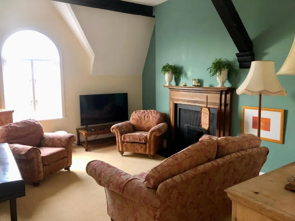 Charming 2-bed Apartment in Waterloo, Liverpool