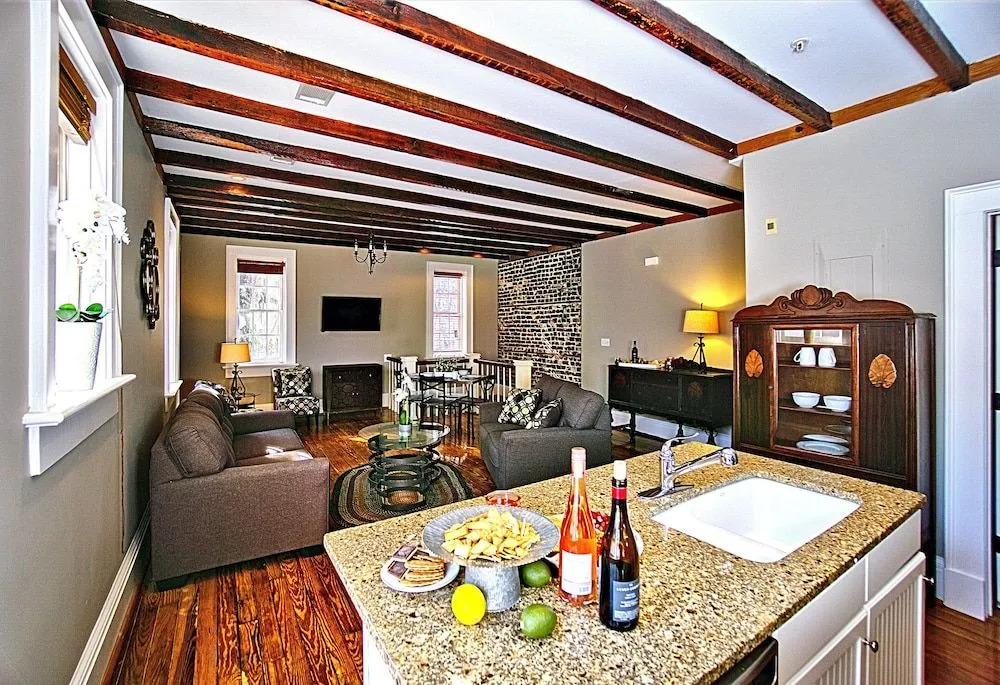 Comfy Carriage House Steps from the River