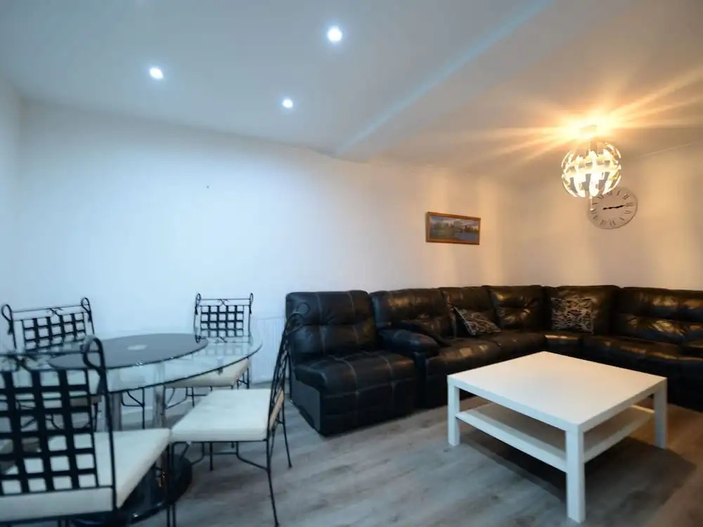 Alluring Holiday Home in Coventry With Garden