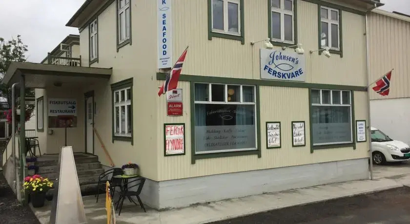Leknes Home