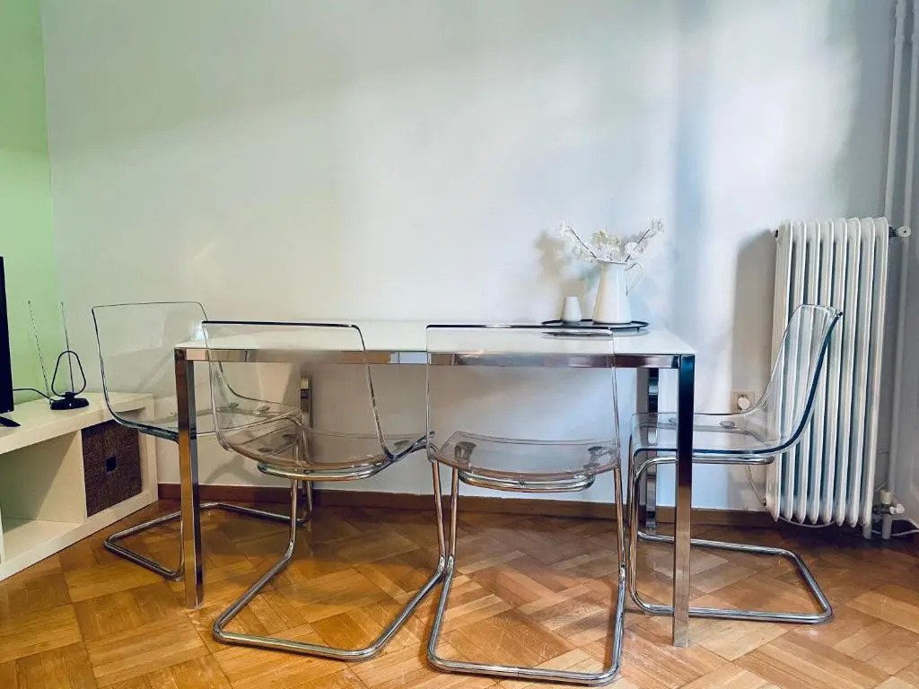 70m2 apartment 4 mins from Athens central station!