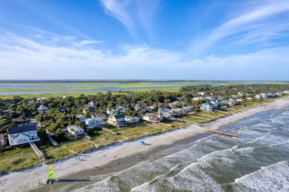 Hemlock by Avantstay Minutes From Folly Beach w/ Multiple Patios