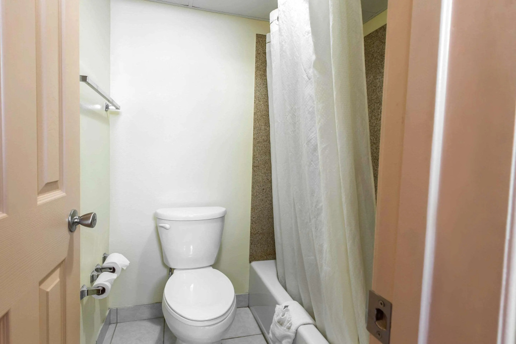 Econo Lodge At Six Flags