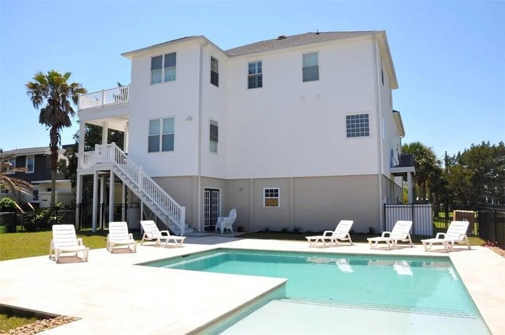 Beachwalk III - 4 Br home by RedAwning