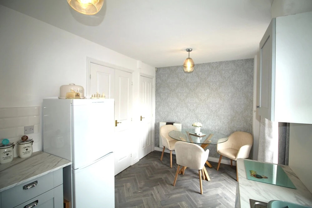 2 Bed House - Large Garden - Fully Refurbished
