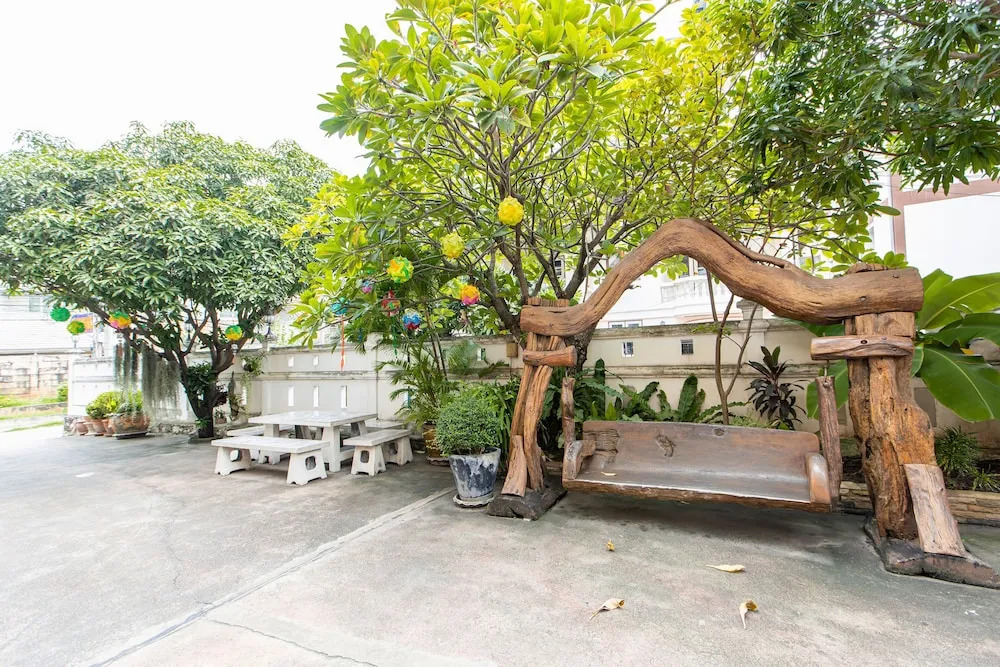Selina Place Hotel