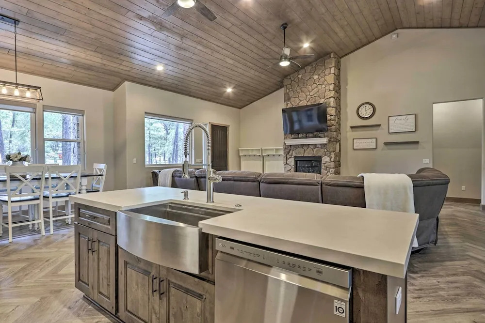 Stylish Show Low House w/ Expansive Deck!