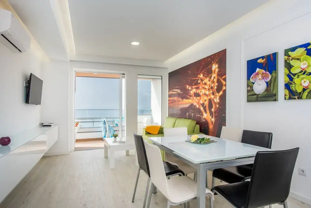 Delmar Apartment by MHM