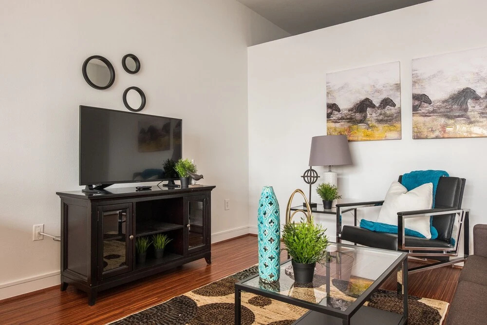1 BR Apt Near AA Center with Parking by Frontdesk