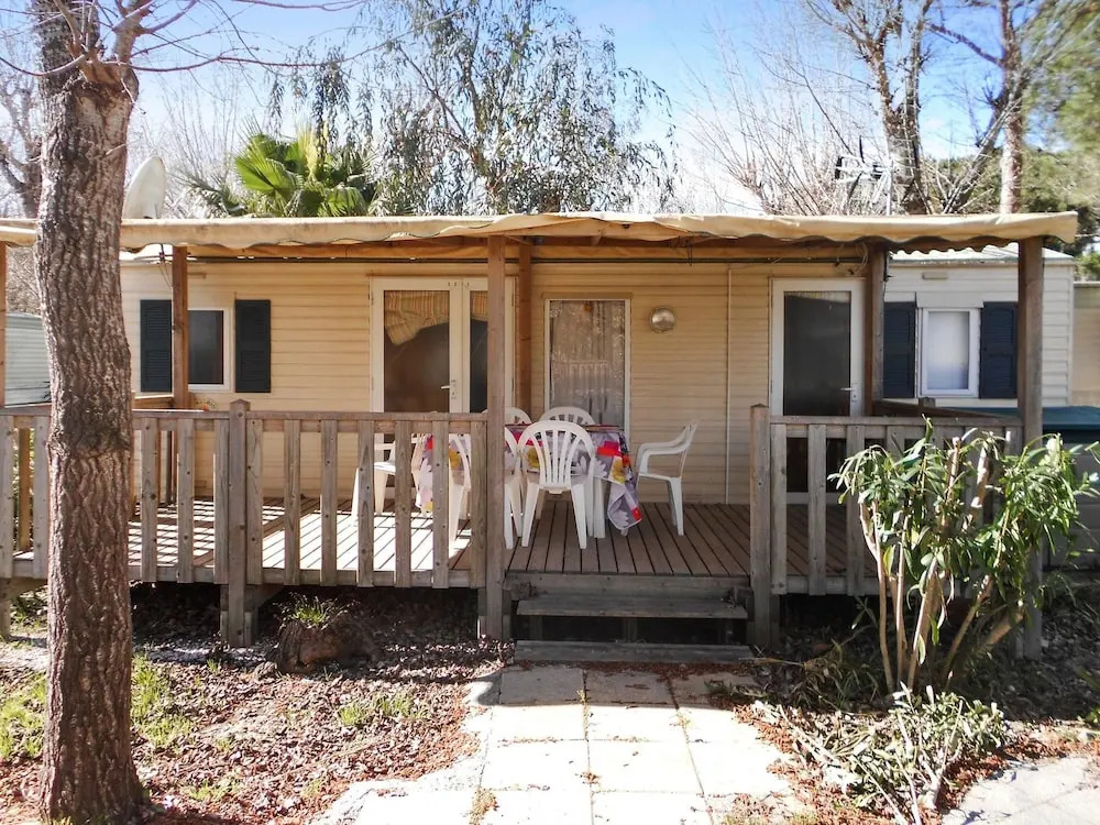 Bungalow With 2 Bedrooms in Agde, With Furnished Garden and Wifi - 950