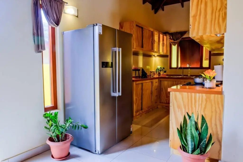 Iona's home: Vibrant 2bedroom home near Willemstad