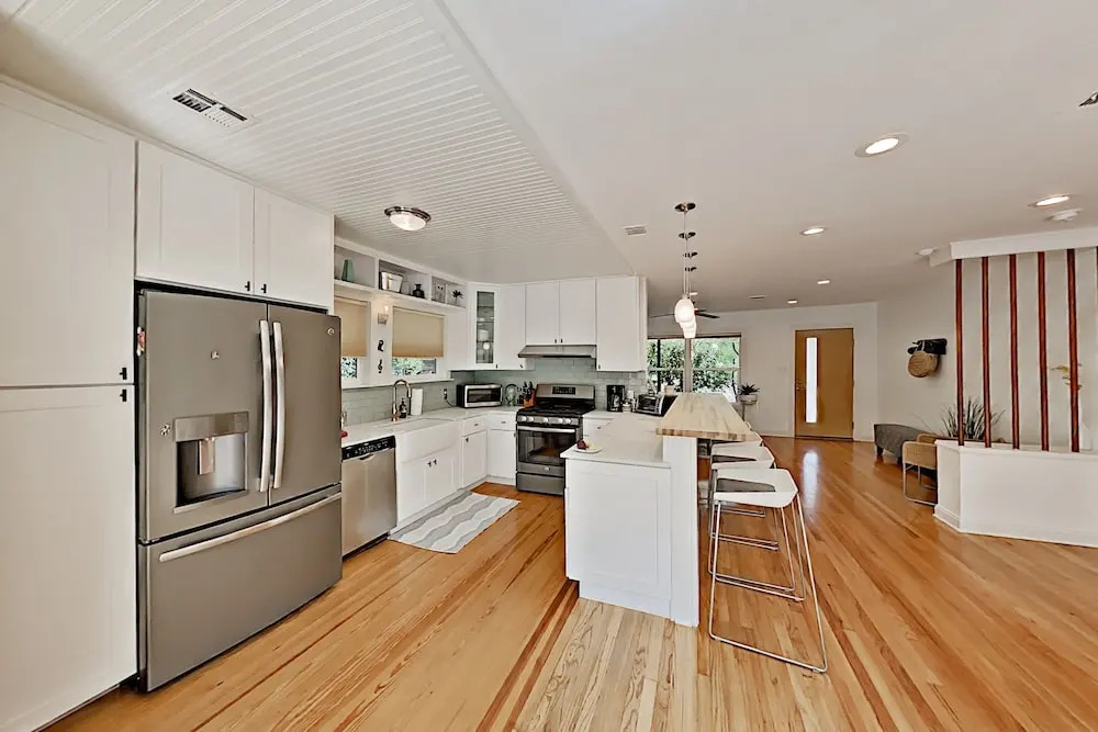 1714boul 2 Bedroom Home