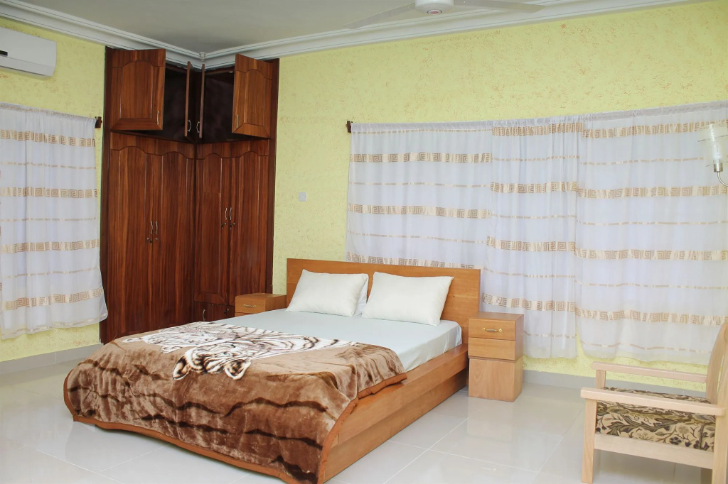 Big Apple D. E Hotel