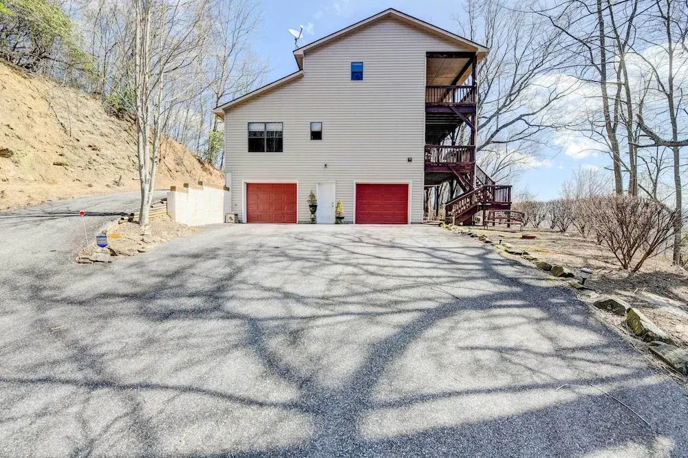 Hot Tub, Decks & More! Serene Maggie Valley Home