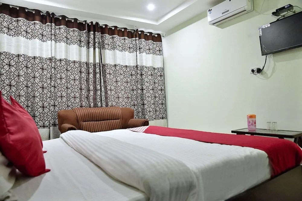 OYO 10566 Hotel Shanti Guest House