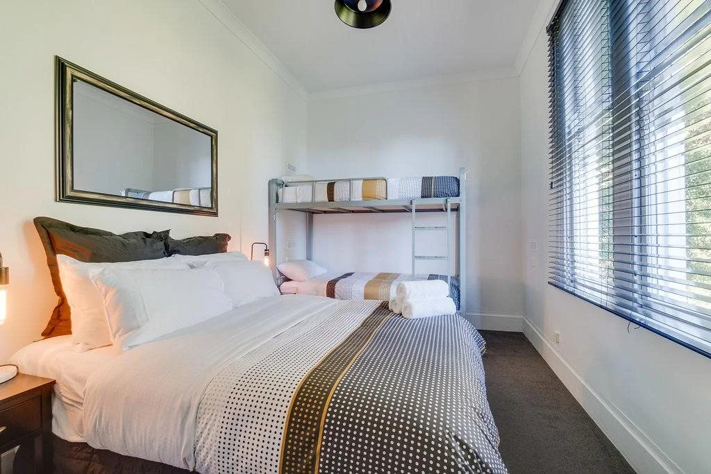 The Innbetween Lodge and Backpackers