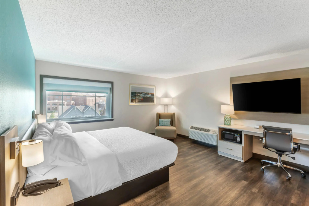 The Harborview on Lake Michigan, an Ascend Collection Hotel
