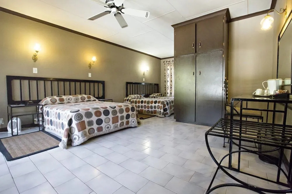Col-John Hotel