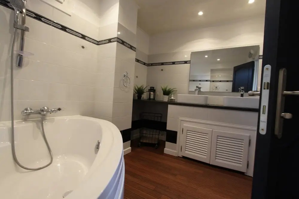 Apartement 120m with garden in a villa