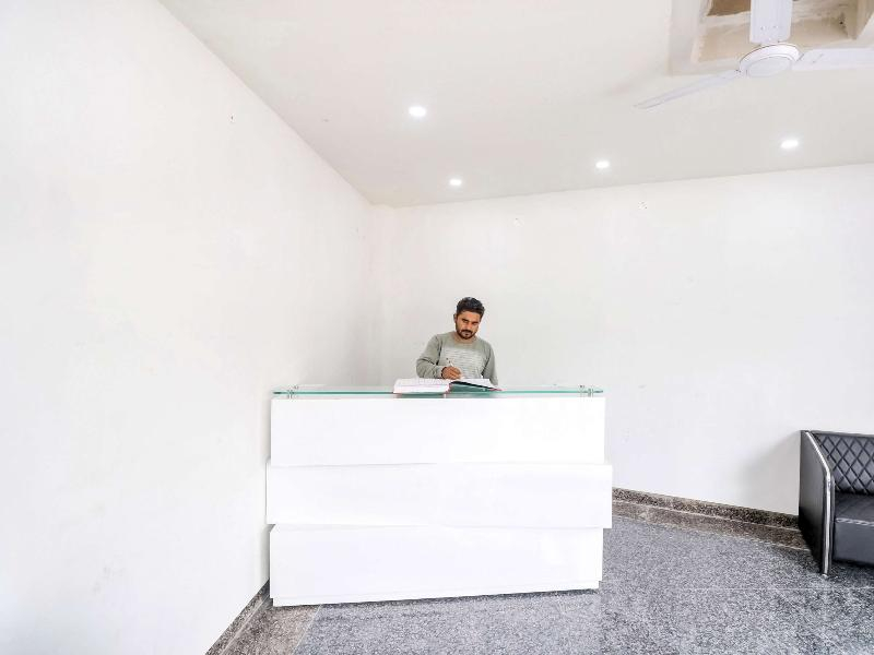 Collection O Mahavir Enclave Near Dashrath Puri Metro Station