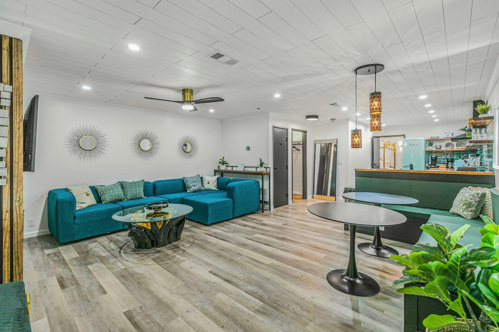 Candlewick Inn and Suites