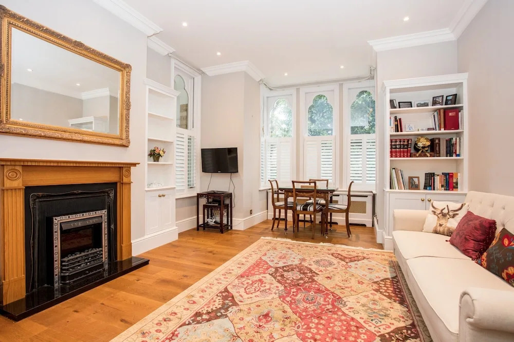 Spacious 2 Bedroom Flat With Garden