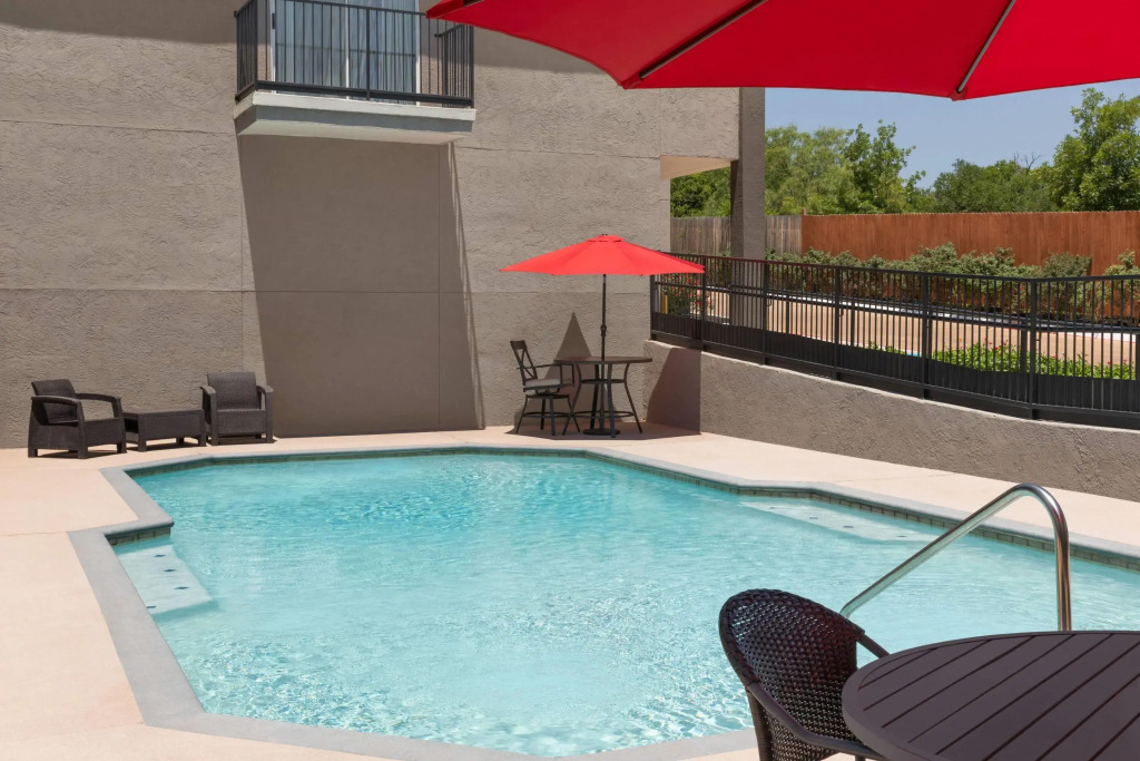 Days Inn by Wyndham Suites Fredericksburg